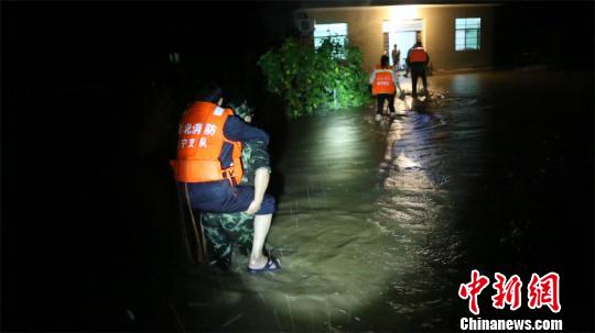 咸宁通山县、崇阳县、通城县部分水库河道水位高涨，山洪暴发 官易洲 摄