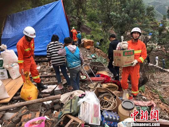 兰坪县境内澜沧江水位暴涨致灾，消防官兵紧急营救。怒江消防提供